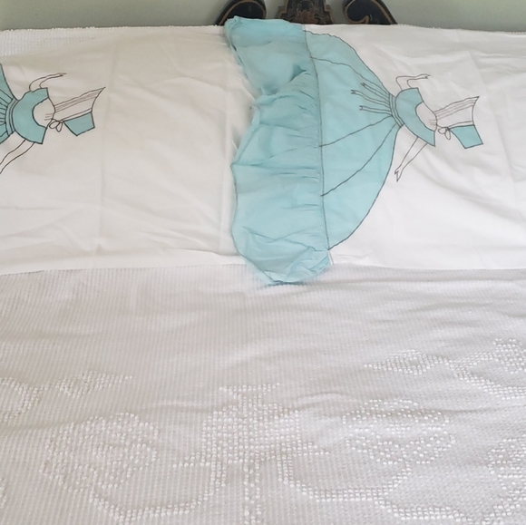 Two pair of vintage pillowcases embroidered appli - Picture 3 of 7